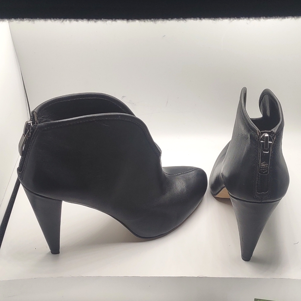 Vince Camuto size 6 1/2 Alexia NWOT